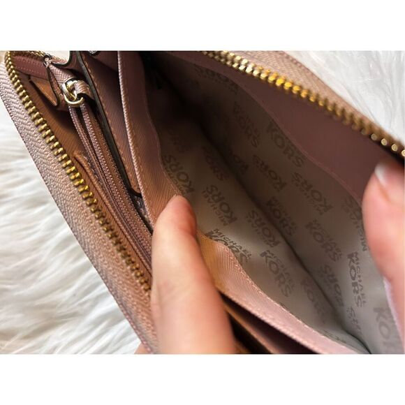 Michael Kors pink wallet size 7x4 wristlet - Picture 3 of 6